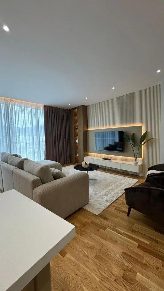 Tirane, jepet me qera apartament 2+1+Ballkon Kati 9, 130 m² 2.200 € (Liqeni Artificial)