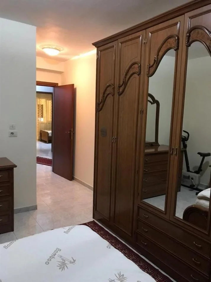 Tirane, jepet me qera , 50.000 € 