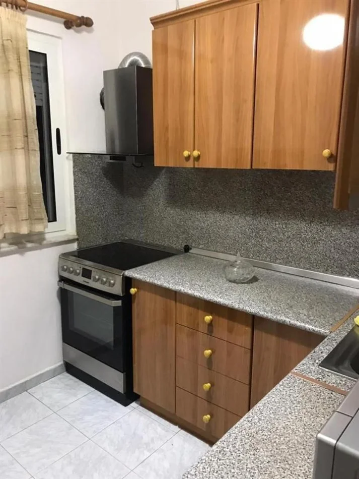 Tirane, jepet me qera , 50.000 € 