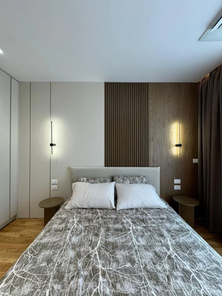 Tirane, jepet me qera apartament 2+1+Ballkon Kati 9, 130 m² 2.200 € (Liqeni Artificial)