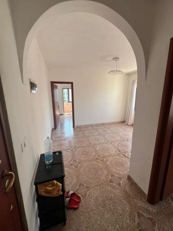 Tirane, jepet me qera , 400 € 