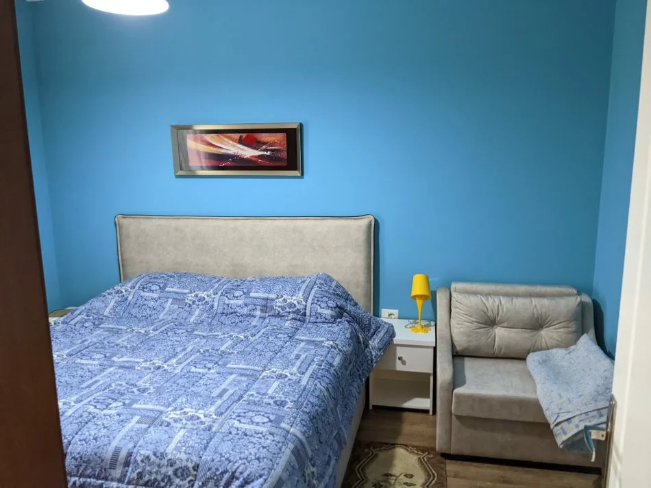 Korce, jepet me qera apartament 1+1+Ballkon Kati 2, 55 m² 250 € (Rr Veteranet)
