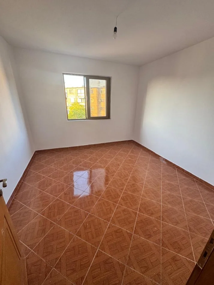 Tirane, shitet apartament 1+1+Aneks+Ballkon Kati 4, 70.000 € 