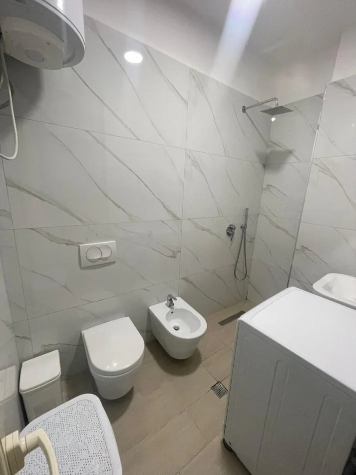 Shqiperi, jepet me qera , 