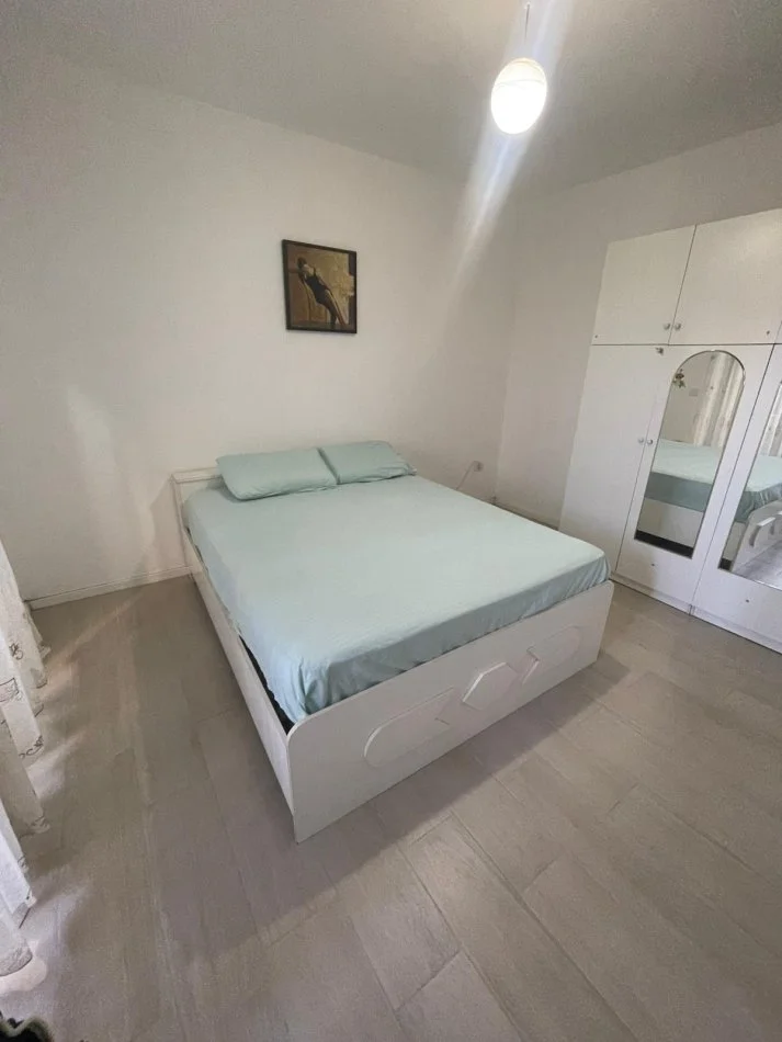 Shqiperi, jepet me qera , 