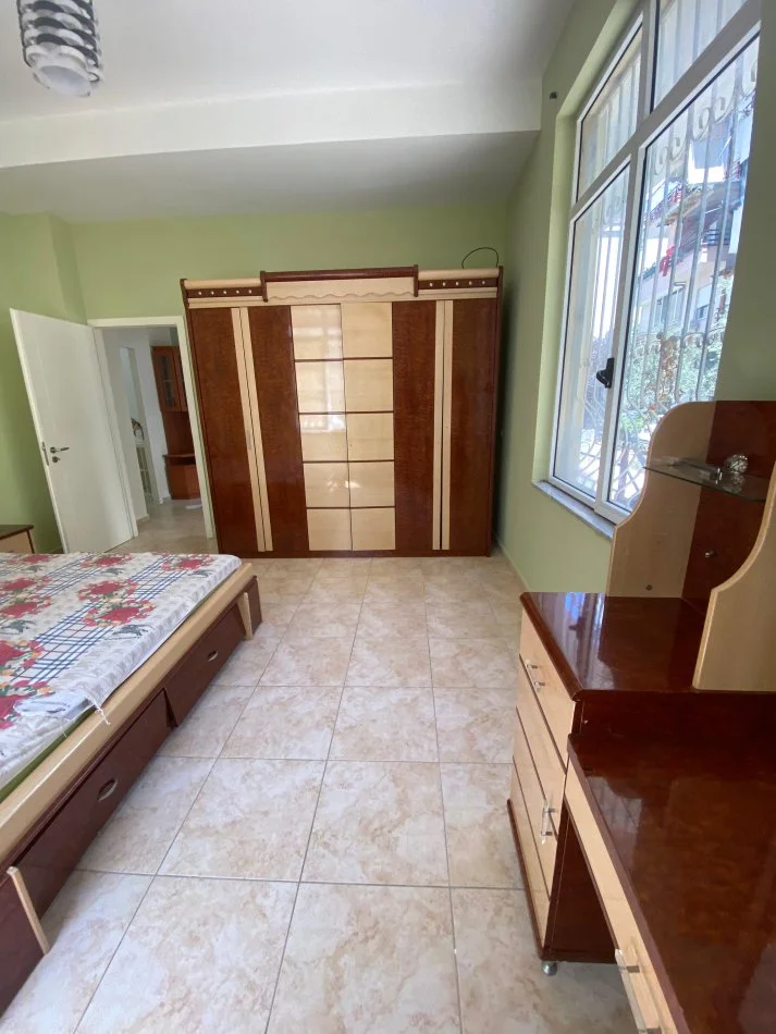 Tirane, jepet me qera apartament 2+1+Ballkon Kati 1, 100 m² 500 € (AFER FONDACIONIT ELEONORE)