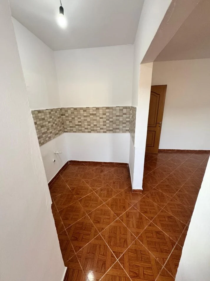 Tirane, shitet apartament 1+1+Aneks+Ballkon Kati 4, 70.000 € 