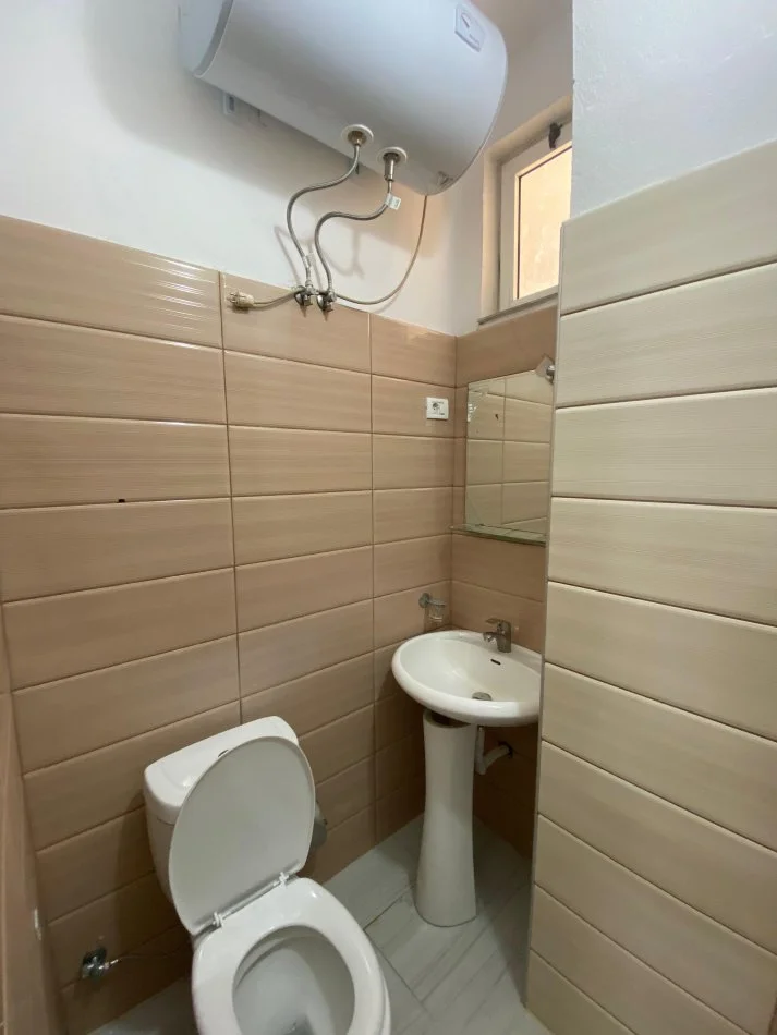 Tirane, jepet me qera apartament 2+1+Ballkon Kati 1, 100 m² 500 € (AFER FONDACIONIT ELEONORE)
