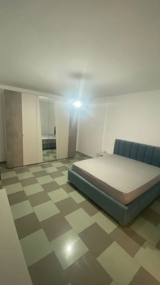 jepet me qera , (mbrapa Gjimnazit te Gjuheve te Huaja, Asim Vokshi)