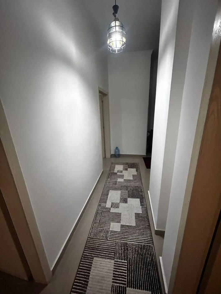 Tirane, jepet me qera apartament 1+1 Kati 1, 100 m² 550 € 