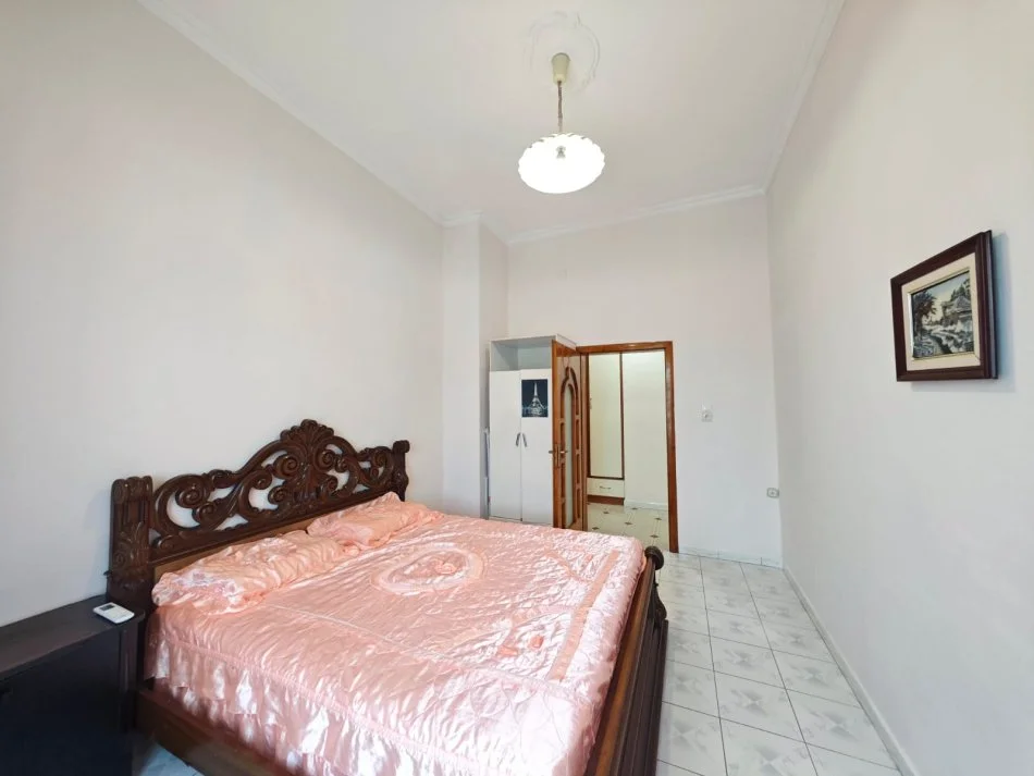 Tirane, jepet me qera apartament 2+1 Kati 4, 90 m² 650 € (Shallvaret qender)