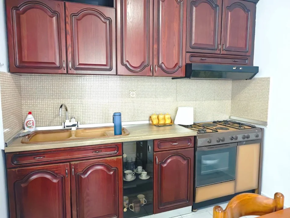 Tirane, jepet me qera apartament 2+1 Kati 4, 90 m² 650 € (Shallvaret qender)