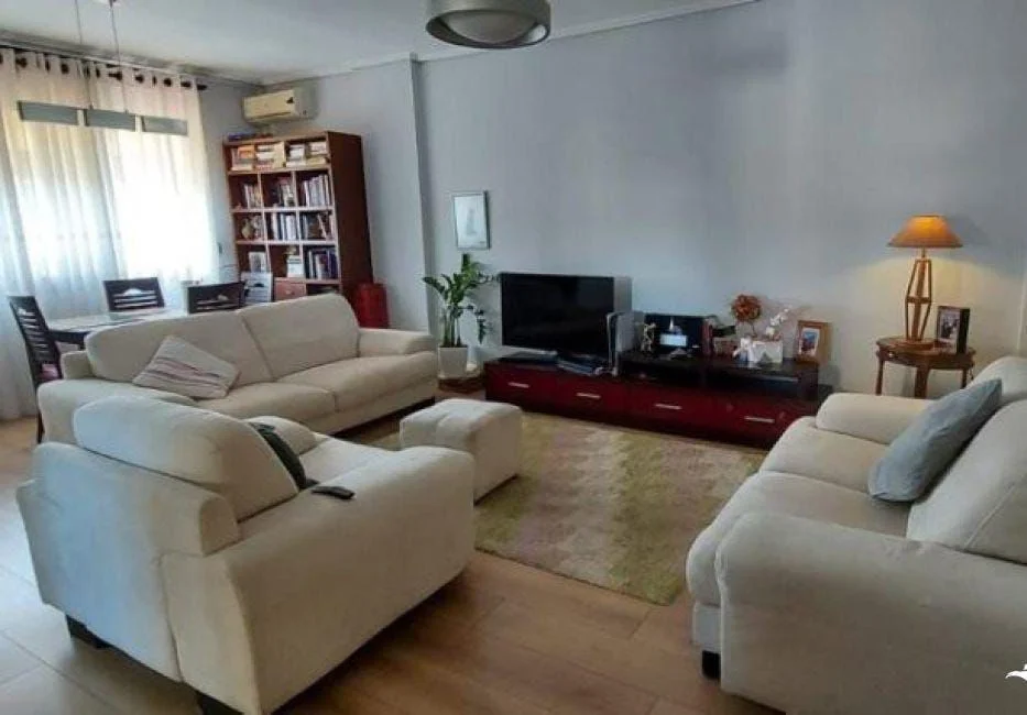 Tirane, jepet me qera apartament 2+1+Ballkon Kati 4, 95 m² 600 € (Zef Jubani)