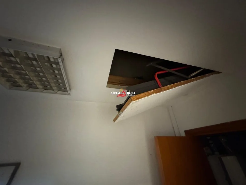 Tirane, jepet me qera zyre Kati 2, 55 m² 450 € (qender, Rruga e Barrikadave)