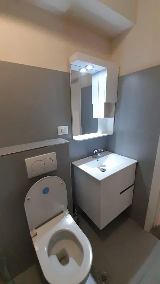 Tirane, jepet me qera apartament 1+1 Kati 4, 57 m² 400 € (Rr. Bardhyl te Inteza San Poolo Bank)