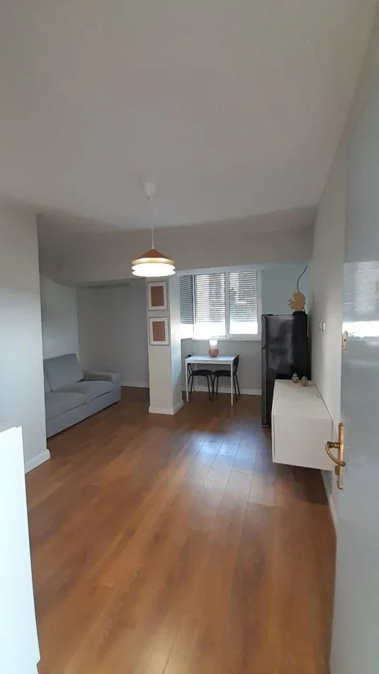 Tirane, jepet me qera apartament 1+1 Kati 4, 57 m² 400 € (Rr. Bardhyl te Inteza San Poolo Bank)