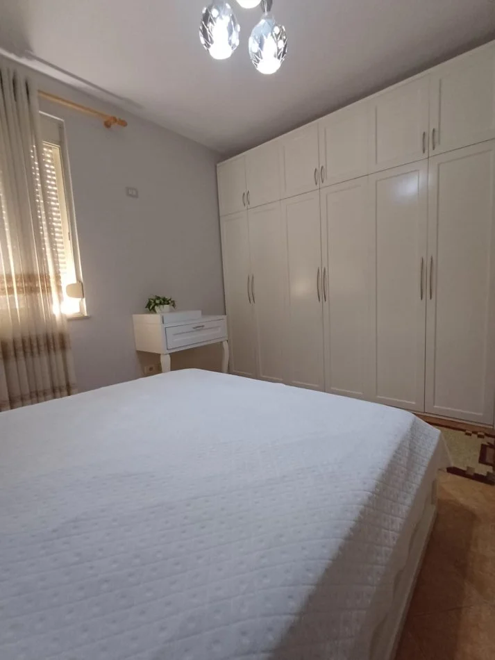 Tirane, shitet apartament 1+1+Ballkon Kati 2, 63 m² 100.000 € (Rruga Muhamet Deliu)