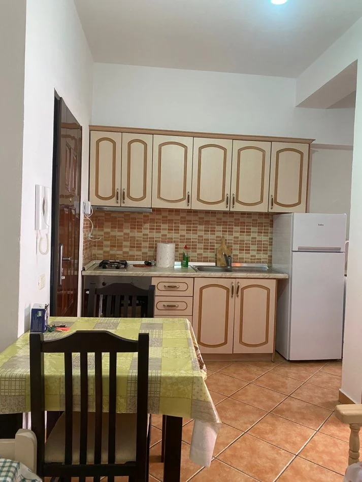Jepet me qira ditore  apartament 1+1 Kati 4 (Orikum!)