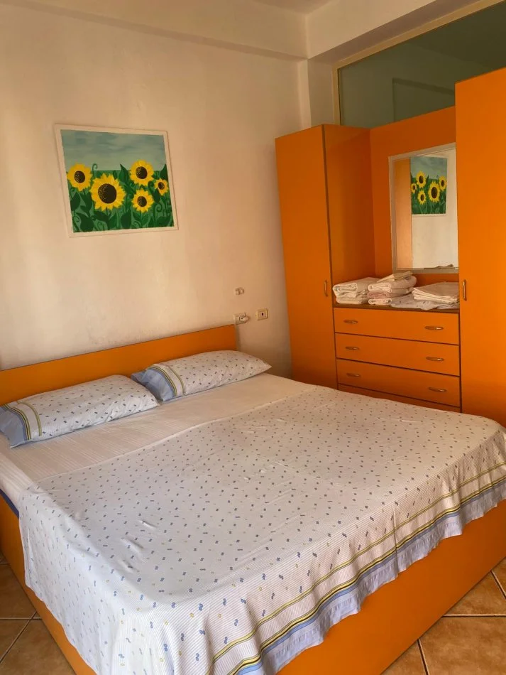 Jepet me qira ditore  apartament 1+1 Kati 4 (Orikum!)