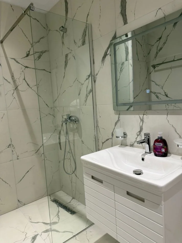 Tirane, jepet me qera apartament 1+1+Aneks+Ballkon Kati 5, 65 m² 550 € (Univers City)