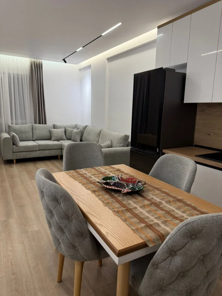 Tirane, jepet me qera apartament 1+1+Aneks+Ballkon Kati 5, 65 m² 550 € (Univers City)