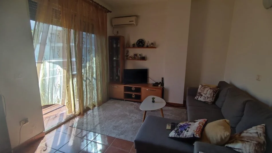 Tirane, jepet me qera apartament 2+1+Ballkon Kati 7, 70 m² 600 € (Rruga e Elbasanit)