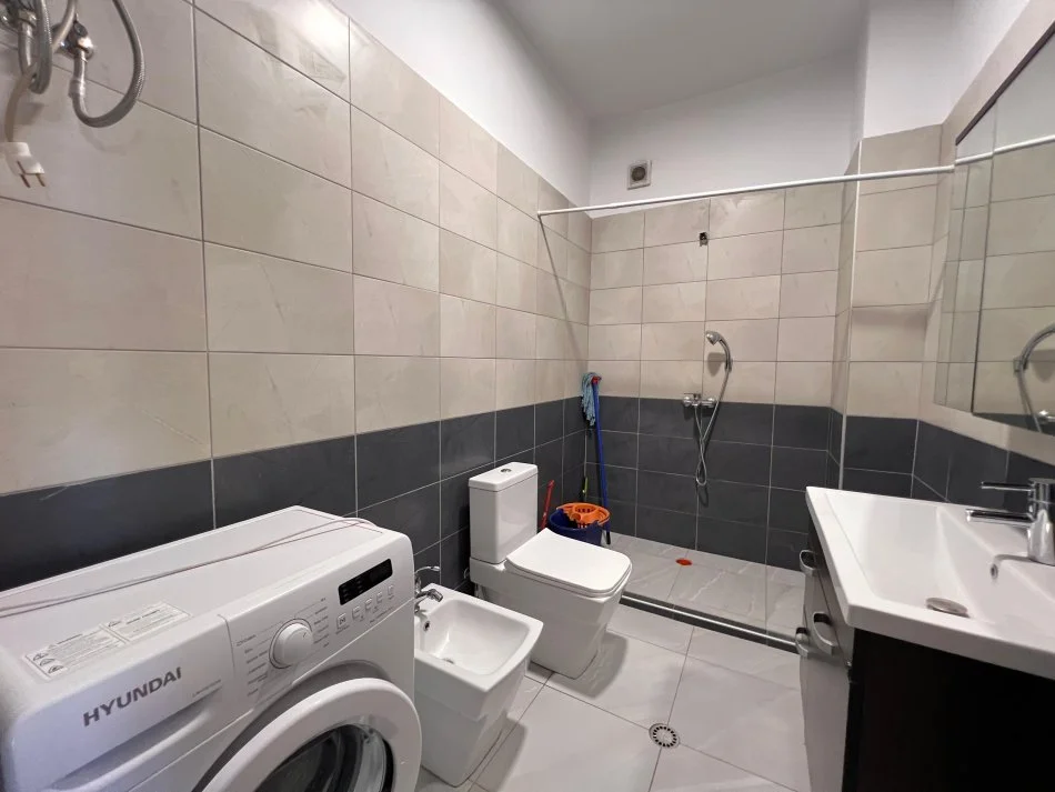 Shitet apartament 1+1, Spitali Amerikan 3 tek Golden Park, 115,000€