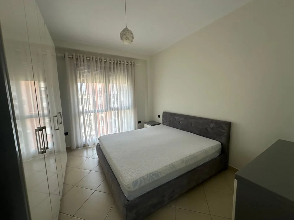 Tirane, jepet me qera apartament 2+1 Kati 6, 110 m² 1.100 € (Rruga e Kosovareve)