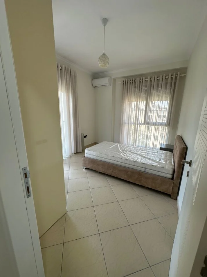Tirane, jepet me qera apartament 2+1 Kati 6, 110 m² 1.100 € (Rruga e Kosovareve)