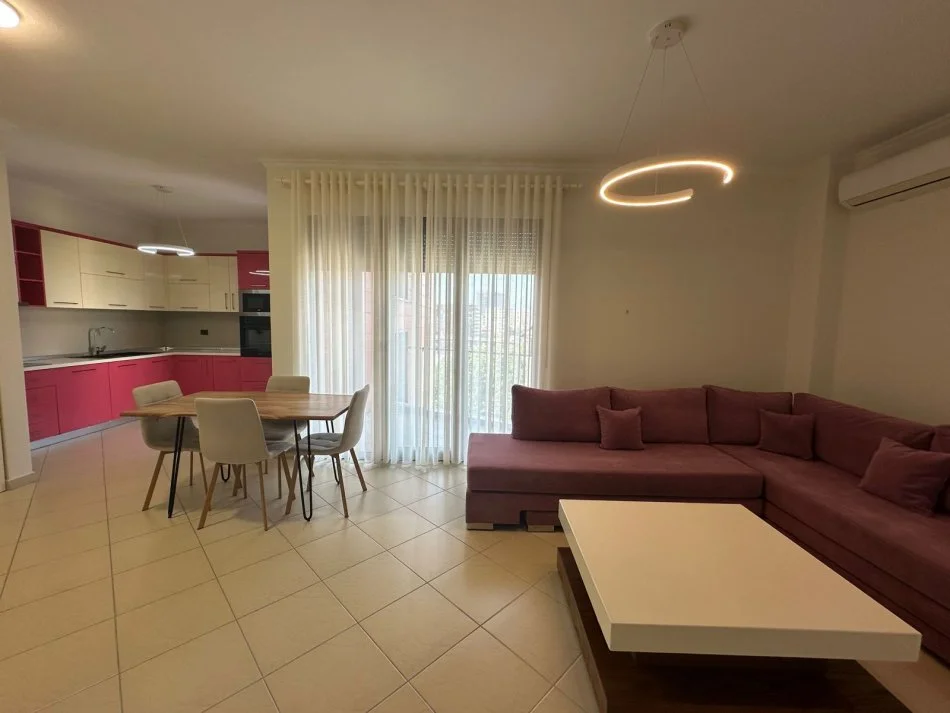Tirane, jepet me qera apartament 2+1 Kati 6, 110 m² 1.100 € (Rruga e Kosovareve)