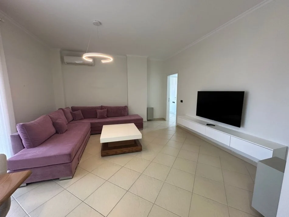 Tirane, jepet me qera apartament 2+1 Kati 6, 110 m² 1.100 € (Rruga e Kosovareve)