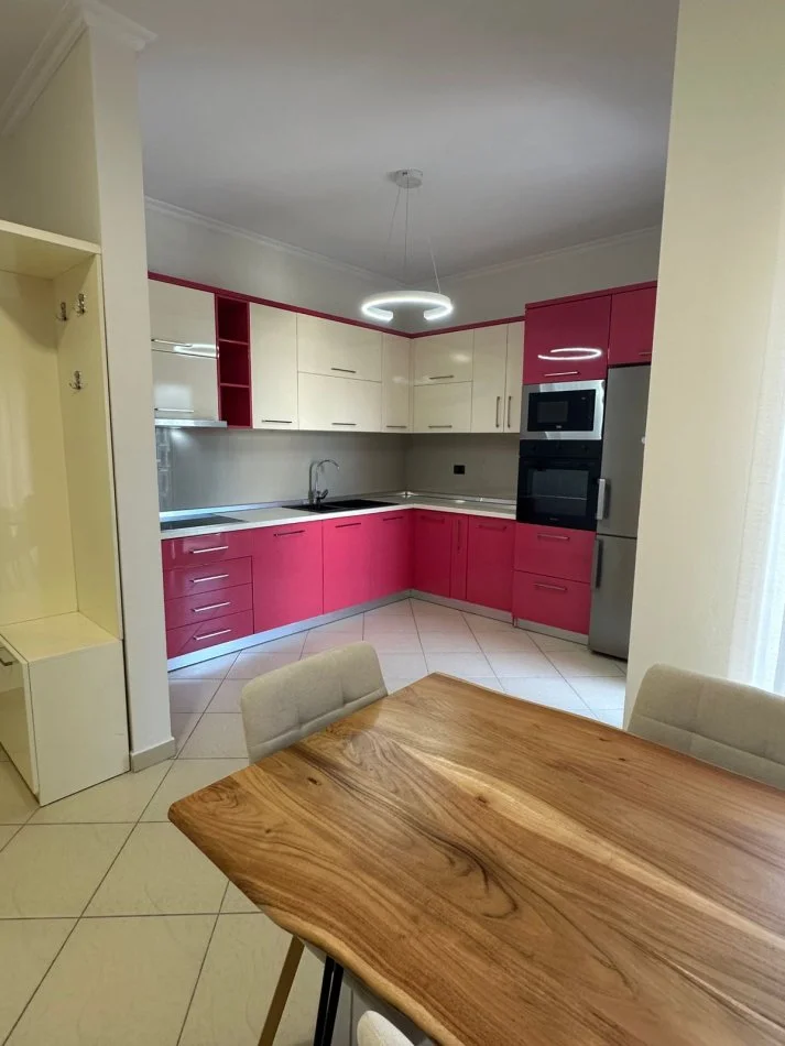 Tirane, jepet me qera apartament 2+1 Kati 6, 110 m² 1.100 € (Rruga e Kosovareve)