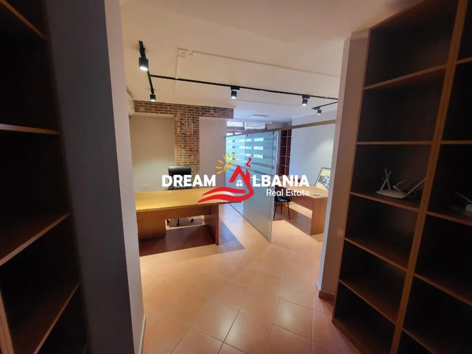 Tirane, jepet me qera zyre Kati 6, 70 m² 600 € (Rruga Ish Stacioni i Trenit)