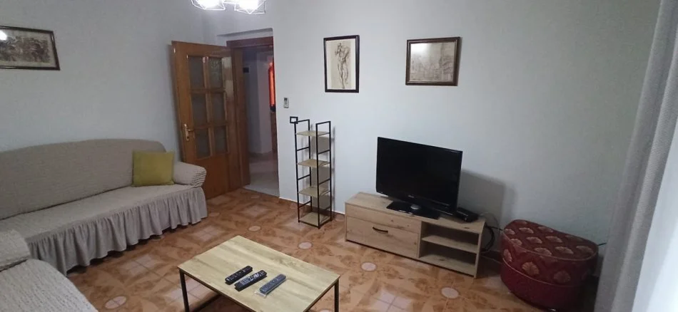 Tirane, jepet me qera apartament 2+1+Ballkon Kati 5, 70 m² 600 € (Tek Gjykata Tirane)