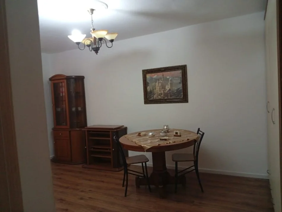 Tirane, jepet me qera apartament 2+1+Ballkon Kati 2, 80 m² 600 € (Tek Gjykata e Tiranes)