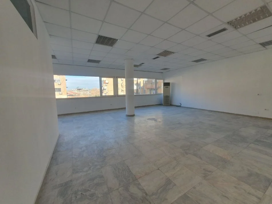 Tirane, jepet me qera ambjent biznesi Kati 5, 1.322 m² 5.500 € (Rr e Dibres)