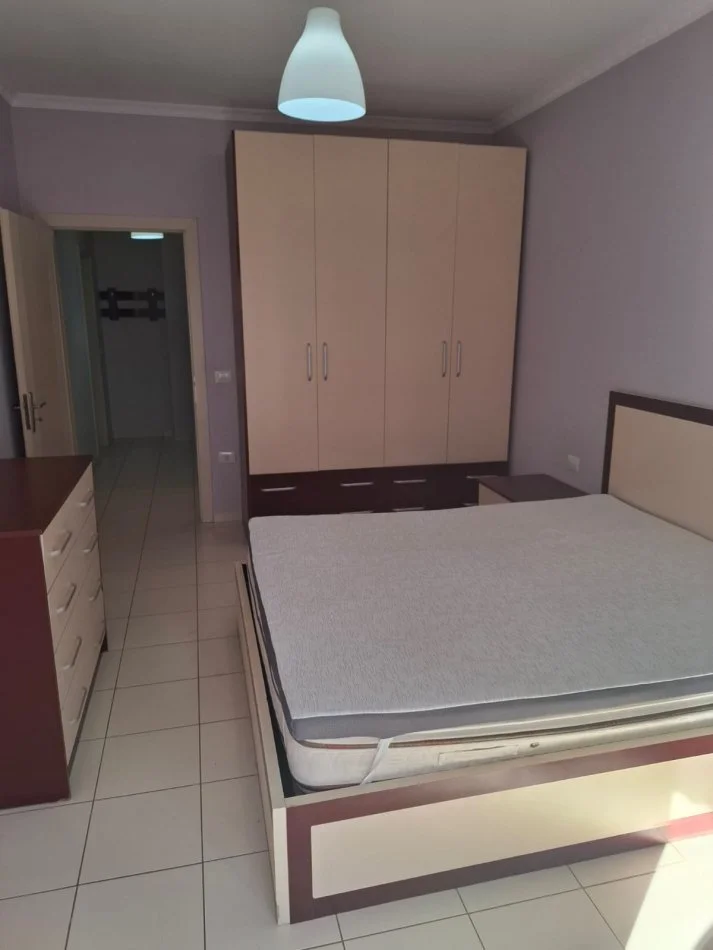 Tirane, jepet me qera apartament 1+1+Aneks+Ballkon Kati 3, 73 m² 400 € (Astir)