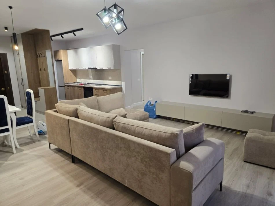 Tirane, jepet me qera apartament Kati 4, 500 €