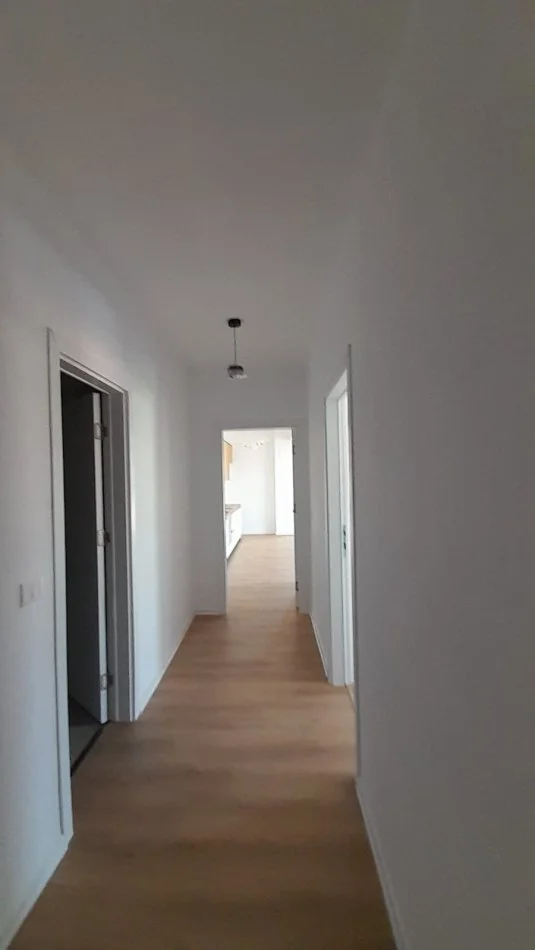 Tirane, jepet me qera apartament 2+1+Ballkon Kati 2, 110 m² 400 € Te TV KLAN