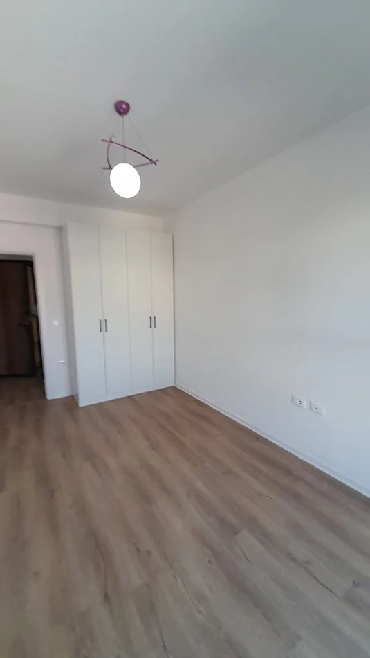 Tirane, jepet me qera apartament 2+1+Ballkon Kati 2, 110 m² 400 € Te TV KLAN