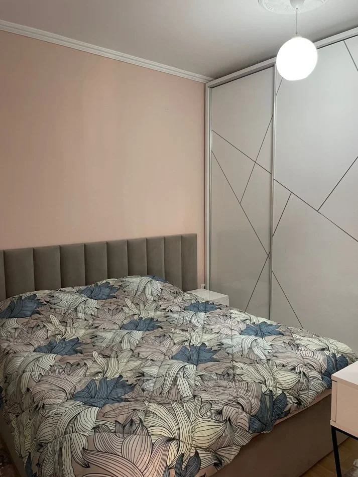 jepet me qera , 650 €