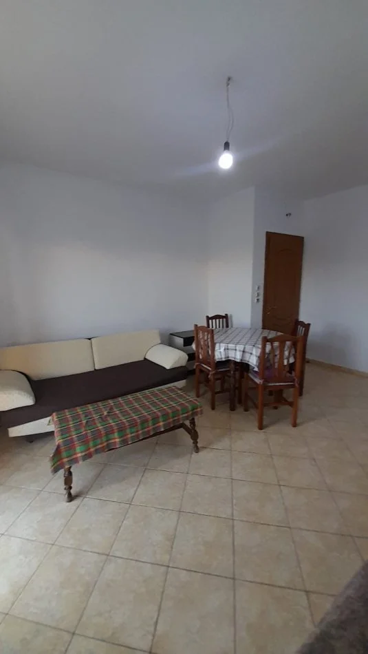 Tirane, jepet me qera apartament 1+1+Ballkon Kati 2, 67 m² 320 € (Rr. Gramoz Pashko , te Market Bujari)