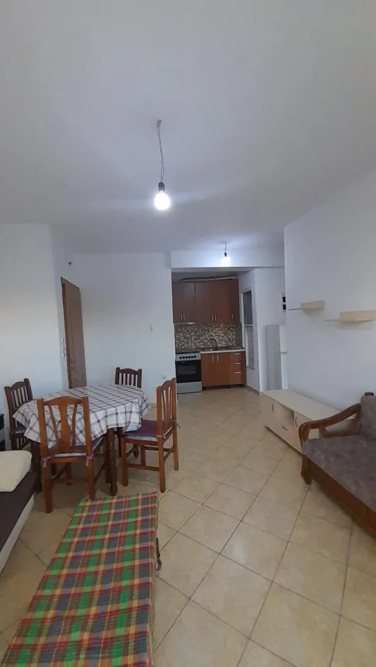 Tirane, jepet me qera apartament 1+1+Ballkon Kati 2, 67 m² 320 € (Rr. Gramoz Pashko , te Market Bujari)