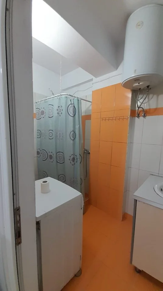 Tirane, jepet me qera apartament 1+1+Ballkon Kati 2, 67 m² 320 € (Rr. Gramoz Pashko , te Market Bujari)