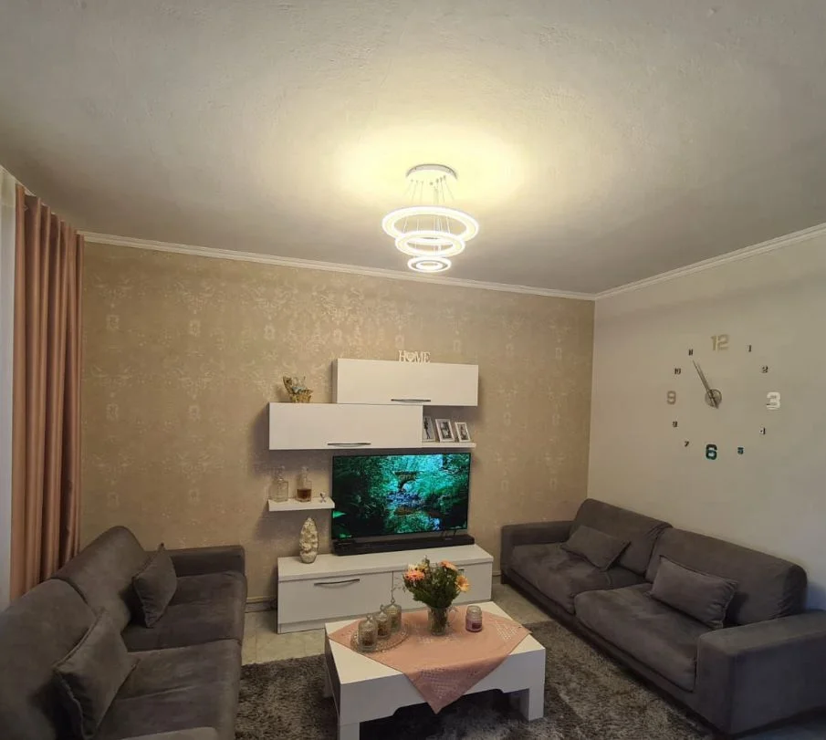 Tirane, jepet me qera 1+1 , 55.000 € (RRUGA KONGRESI MANASTIRIT, PERBALLE SHKOLLES ÇAJUPI,)