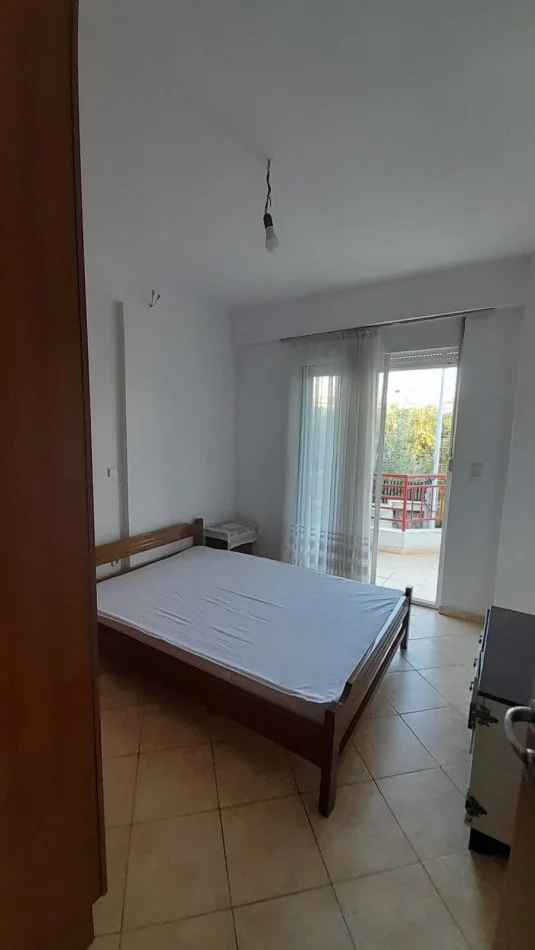 Tirane, jepet me qera apartament 1+1+Ballkon Kati 2, 67 m² 320 € (Rr. Gramoz Pashko , te Market Bujari)