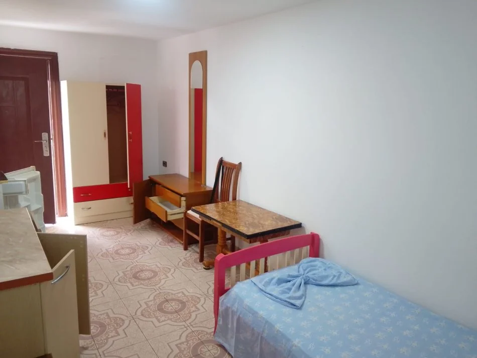 Tirane, jepet me qera apartament 1+1 Kati 1, 260 € 