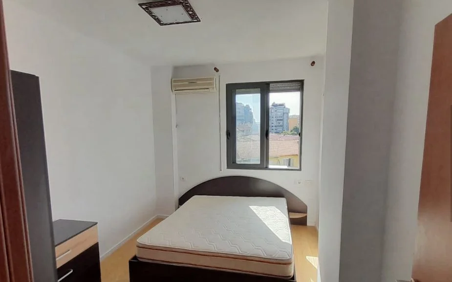 Tirane, jepet me qera apartament 1+1 Kati 4, 59.000 € (Sheshi willson)