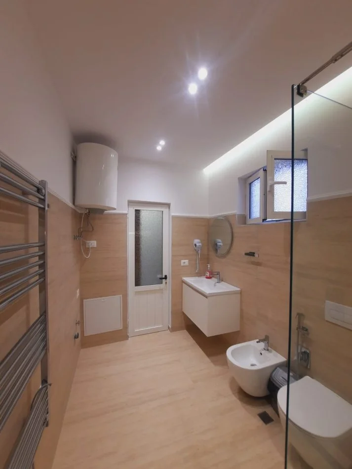 Tirane, jepet me qera , 45 m² 550 €