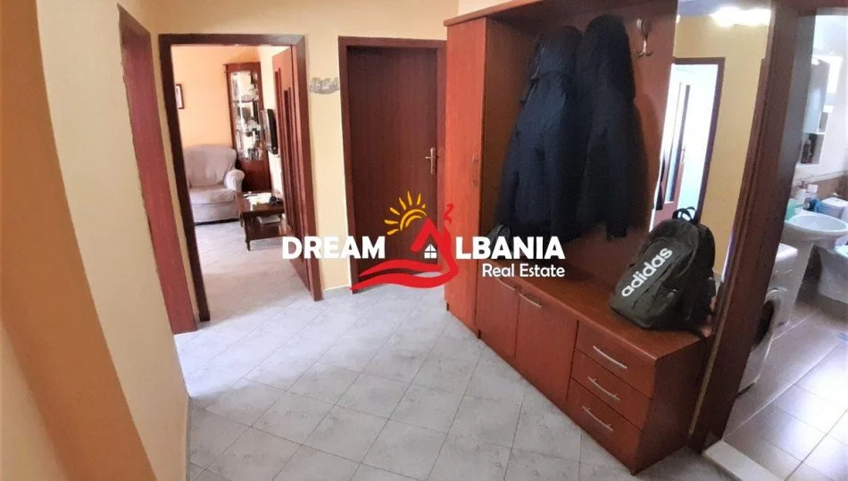 Tirane, jepet me qera apartament 2+1 Kati 5, 80 m² 600 € (tek Tregu Elektrik)
